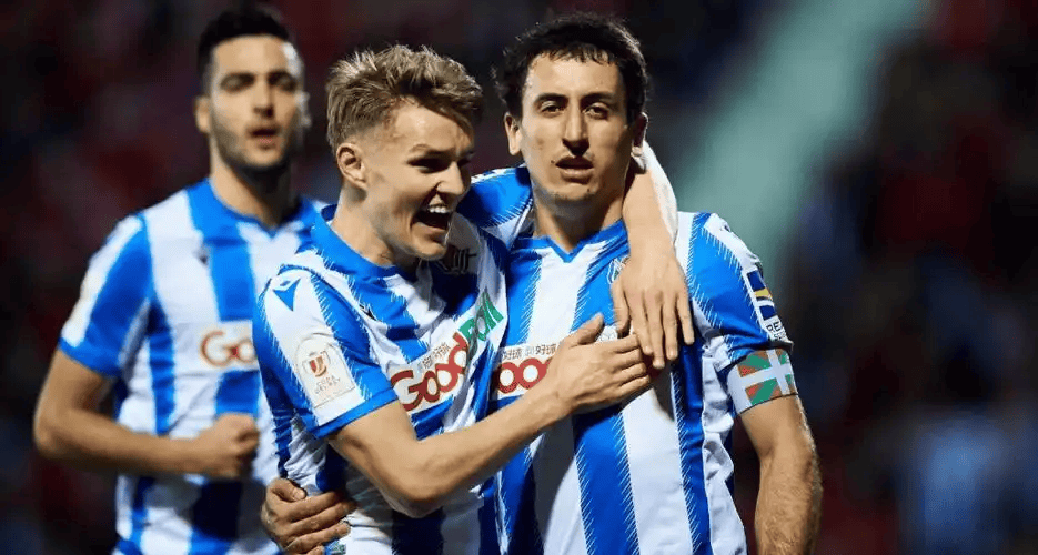 爱游戏-包含今夜足总杯焦点战，皇家社会造点机会，气氛紧张，临场指挥获称赞的词条